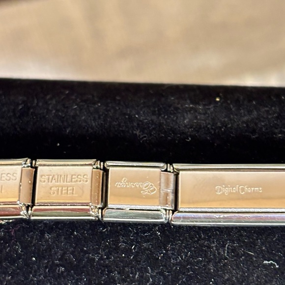 Italian Charm Mix. Seattle, Redhead, Cross, America, Find a Cure. 15 Charms. - Picture 7 of 10